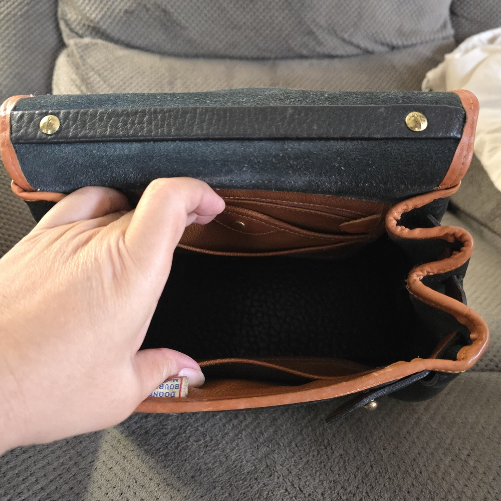Classic Black and Tan Leather Bag - Picture 5 of 9
